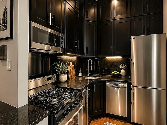 3rd image of 564 Hudson St APT 2