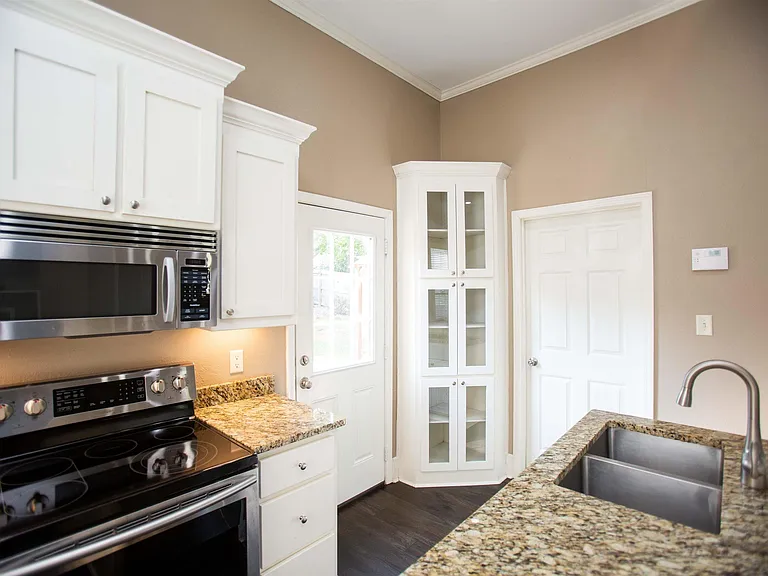 224 Rice St — Photo 17