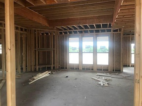 3rd image of 141 Wallace Ct