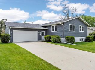 2615 25th Ave, Marion, IA 52302