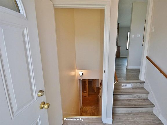 3rd image of 4406 47th Ave