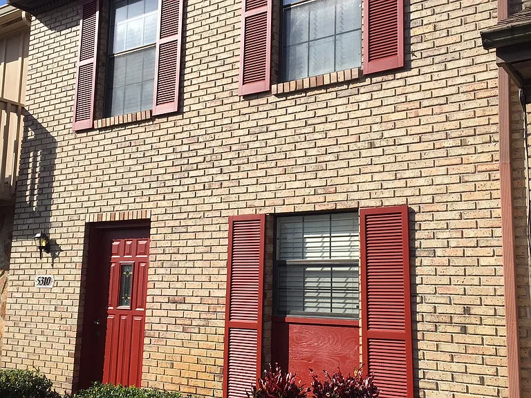 5310 Bradbury Ct — Photo 1