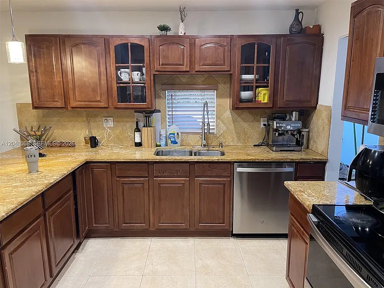 1440 SW 118th Ave — Photo 3