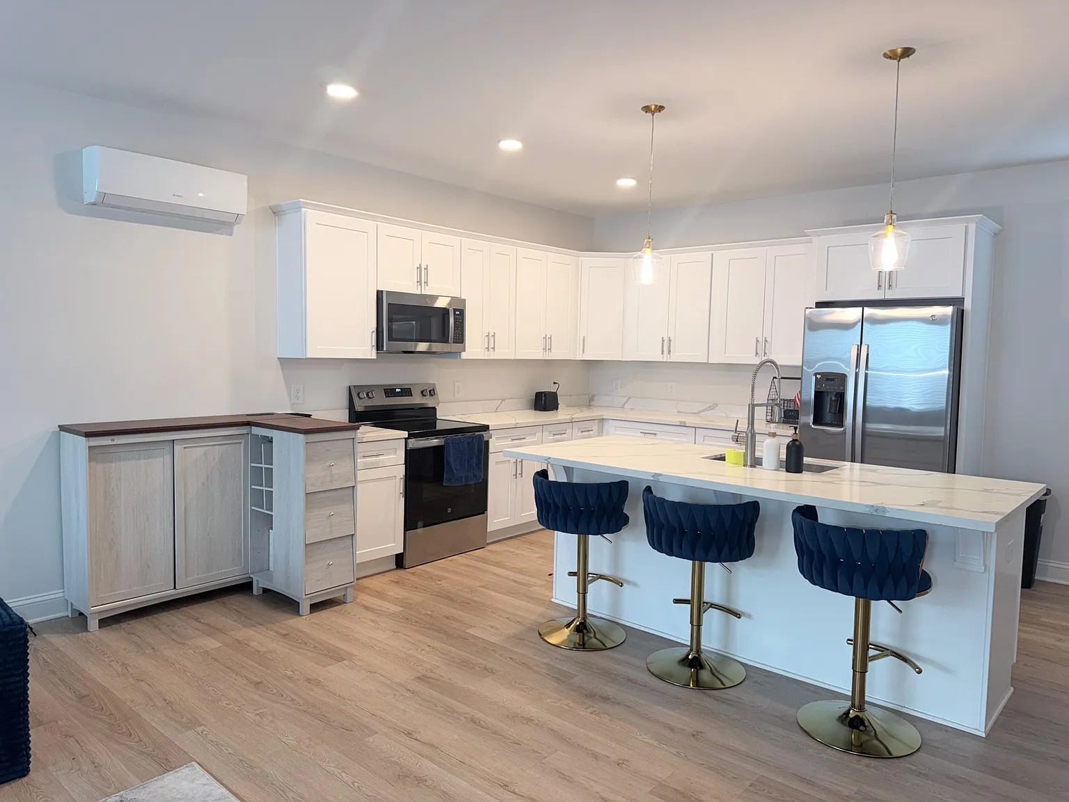 2 bed, 1.5 bath, 2200 sqft, $1,027 — Photo 4