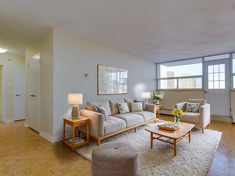 24 Forest Manor Rd — Photo 4
