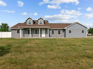 W6143 Rock Island Dr, Greenville, WI 54942
