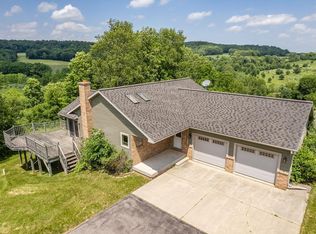 E2260 Cross Trail Dr, La Valle, WI 53941