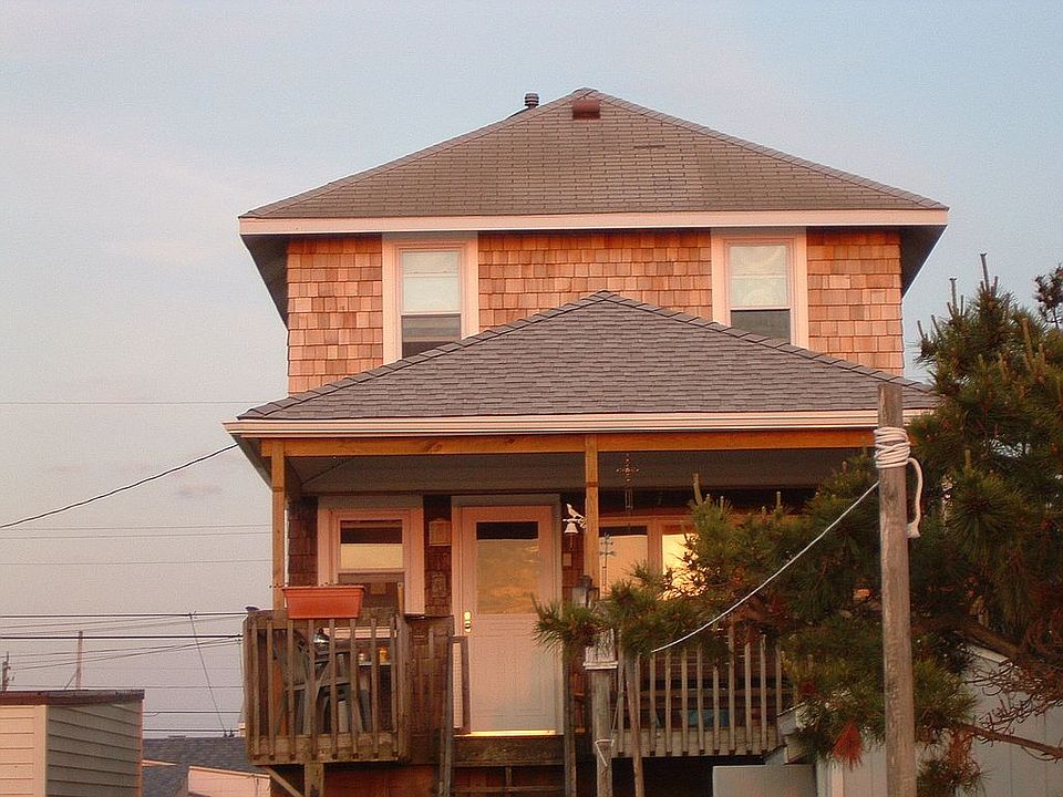 2nd image of 512 S Bayview Dr