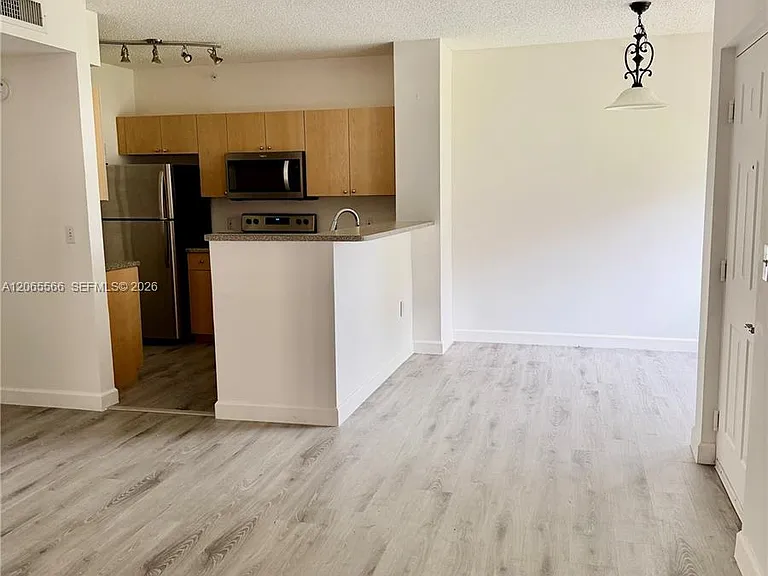 8010 N Nob Hill Rd #102 — Photo 7