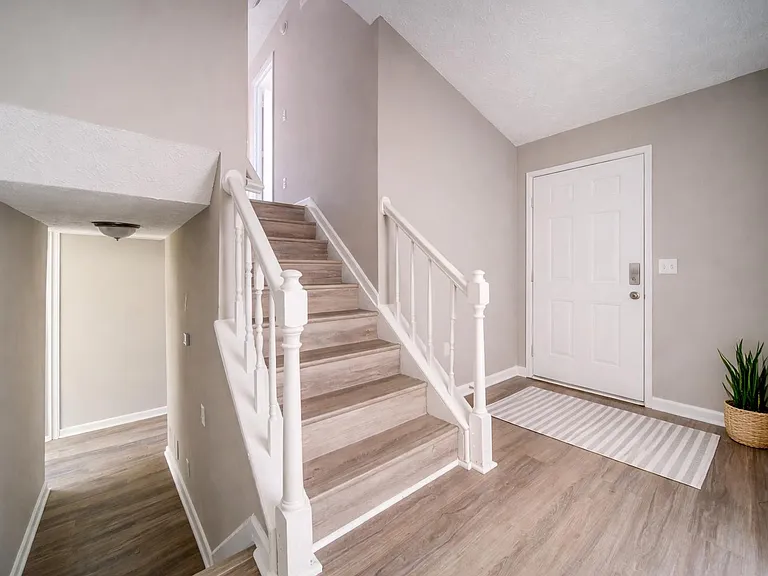 Laurel Creek Cir — Photo 4