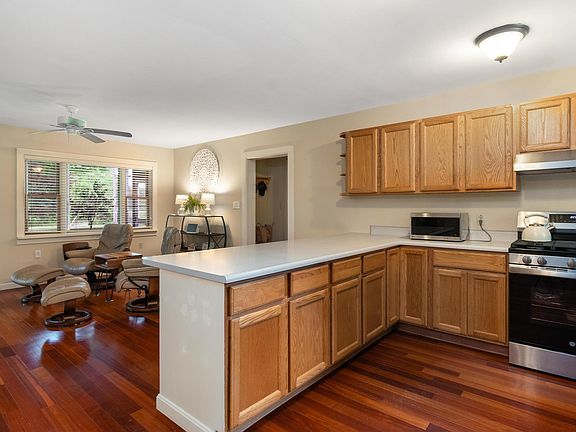4th image of 755 Rugg Road