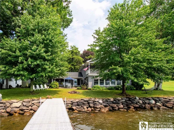223 Lakeside Dr, Bemus Pt, NY 14712