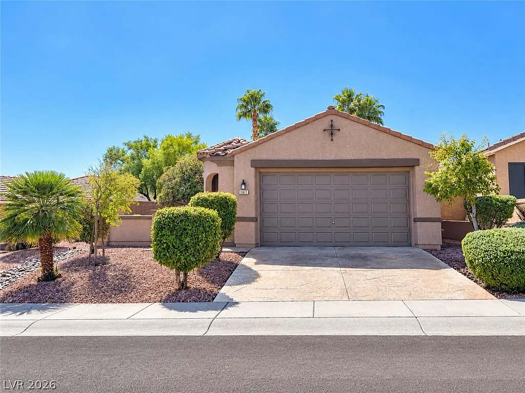 3 bed, 2.0 bath, 1680 sqft, $2,950 — Photo 2