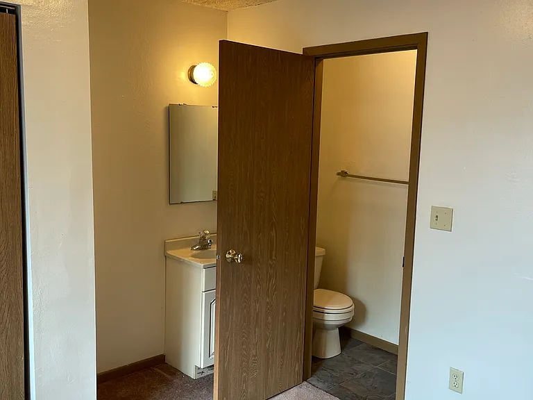 19 E Burlington St #102 — Photo 15
