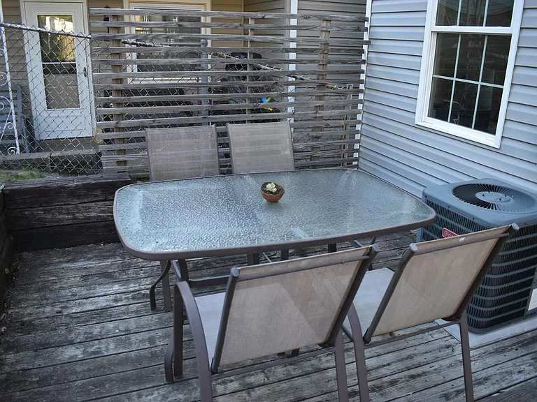 2326 Primrose St — Photo 25