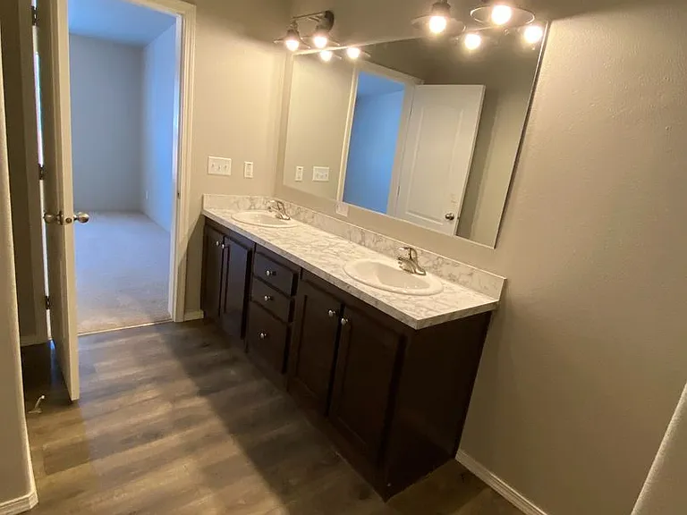 253 W Main St — Photo 9