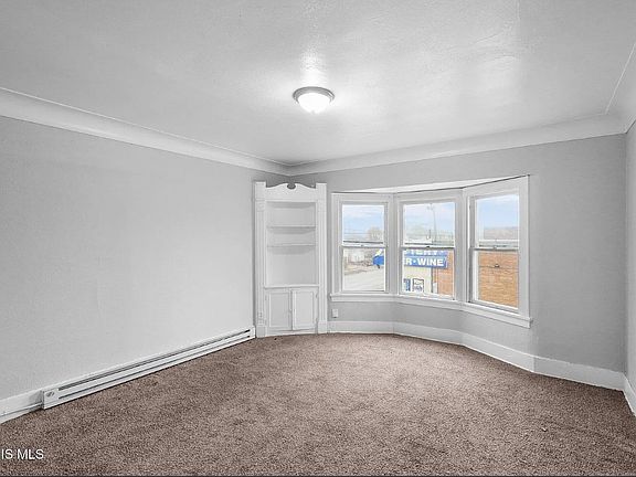 4th image of 1752 Arlington Ave #3