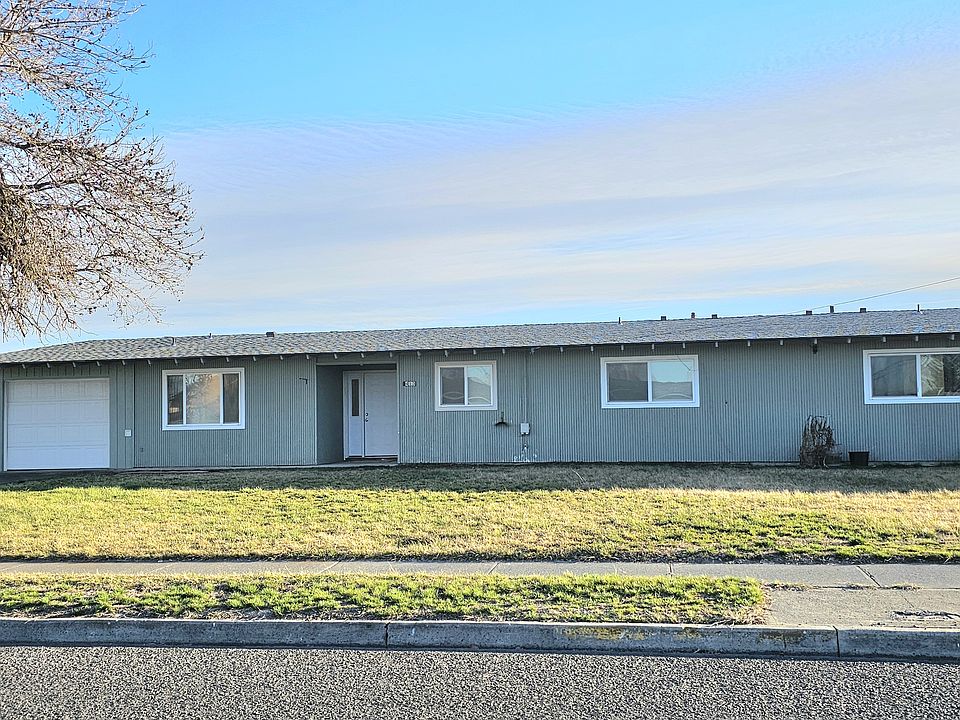 This ranch style family home has a garage along with four bedrooms, two bathrooms and a fenced yard. Situated on a nice lot with plenty of curb appeal but wait until you see inside!