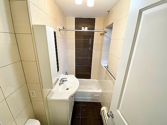 3rd image of 144 Bruckner Blvd #1C
