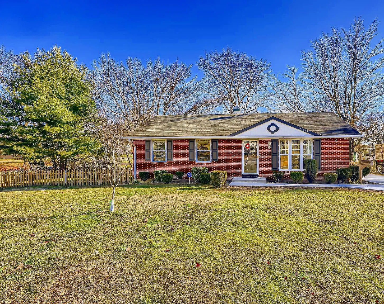 2233 Rosewood Dr photo 1