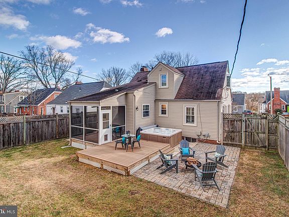 3rd image of 2910 Meadow Ln