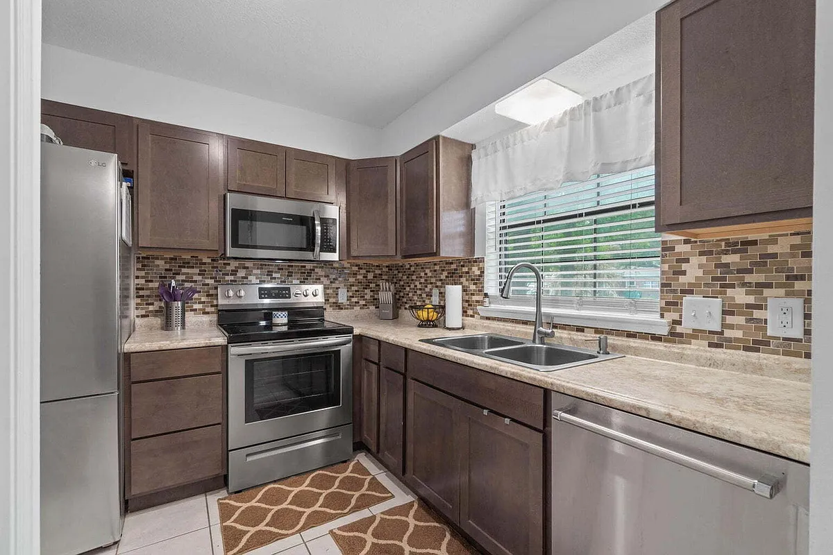 Building Photo - 216 Cloverdale Blvd #C