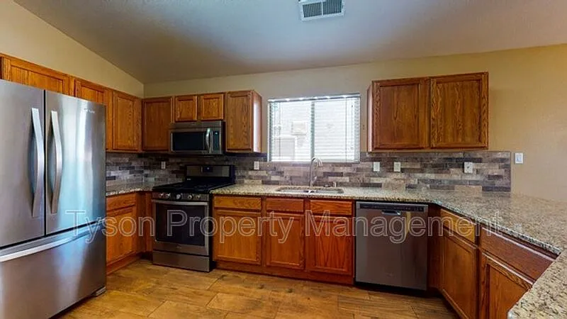 3 bed, 2.0 bath, 1624 sqft, $2,195 — Photo 4