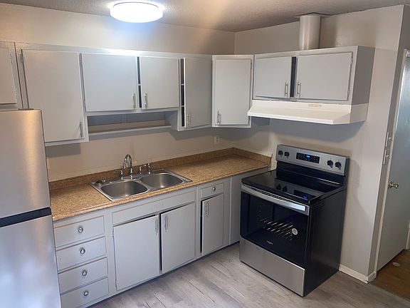 5th image of 611 Blendwood Dr