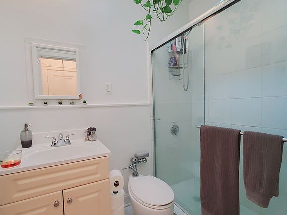 5th image of 95 Bedford St
