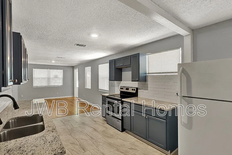 Building Photo - 3819 Penton St