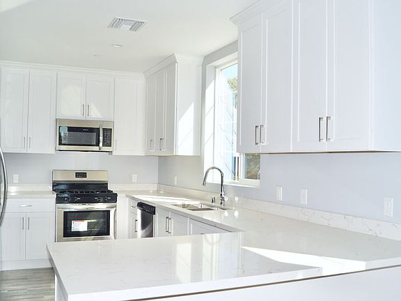 3rd image of 1111 Echo Park Ave #301