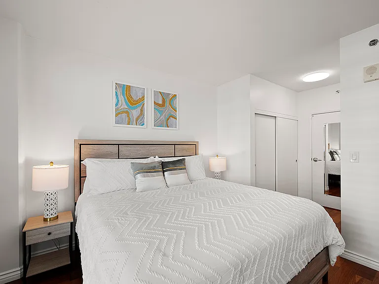 425 W Beech St #907 — Photo 5