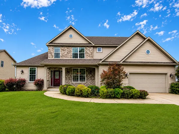 37 Covington Dr, Valparaiso, IN 46385
