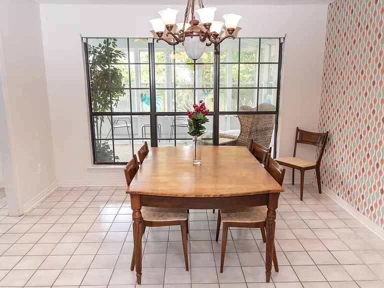 105 Linnet Dr — Photo 2