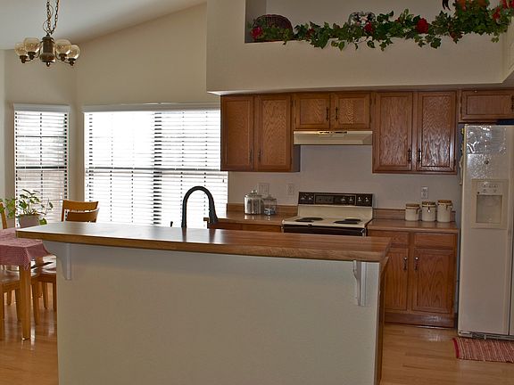 3rd image of 1026 E Douglas Ave