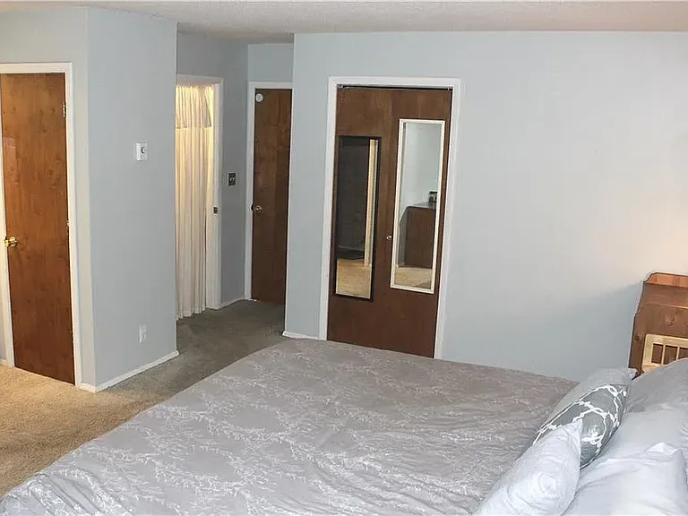 2113 W Christy Ln — Photo 21