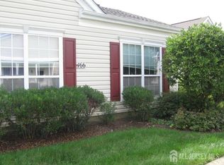 466 Bluebird Dr, Monroe Township, NJ 08831