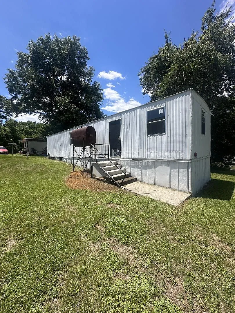 2 bed, 1.0 bath, 600 sqft, $695 — Photo 1