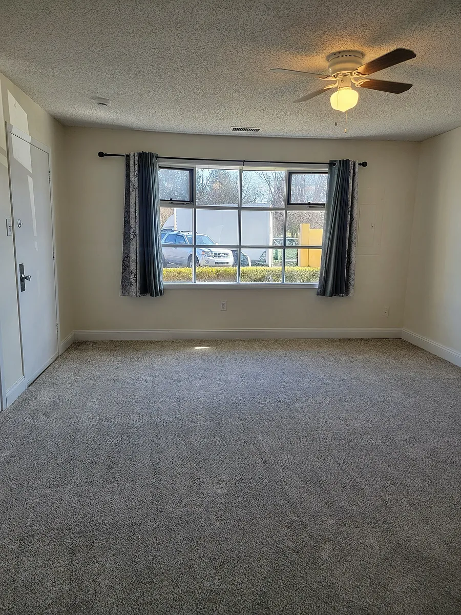 Building Photo - 2047 Jason Dr #A