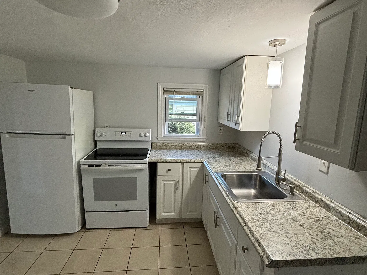 2 bed, 836 sqft, $1,850 — Photo 3