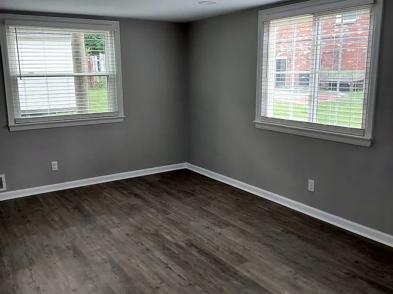 122 Park Ave — Photo 2