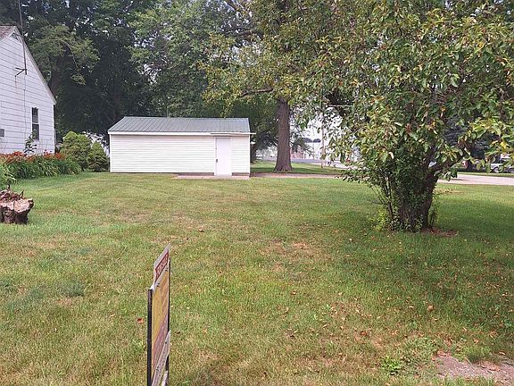 5th image of 204 E Main St