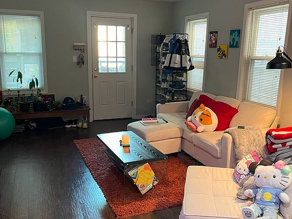 2nd image of 1017 N Hermitage Ave #2R