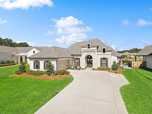 2nd image of 525 Chateau Fleuri