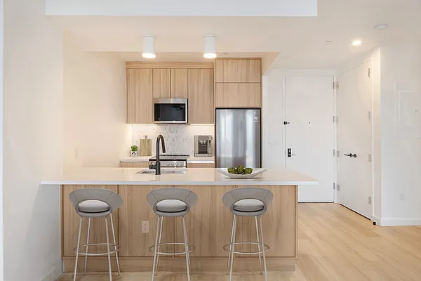 Rented by LL Real Estate Services | media 56