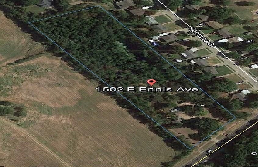 2nd image of 1502 E Ennis Ave