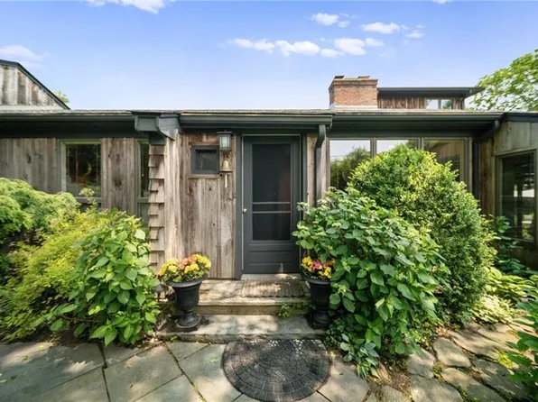 20 Wagner Rd, Westerly, RI 02891