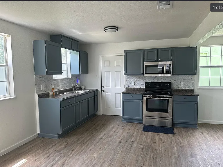 3535 Mission Dr — Photo 4