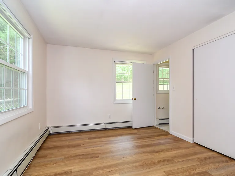33 Eisenhower Rd — Photo 15