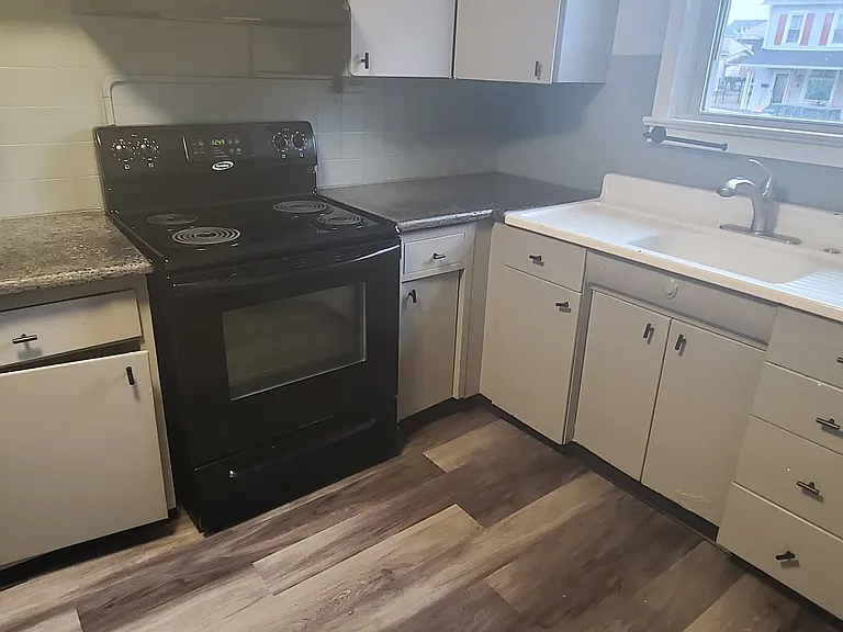 Kitchen with eat-in area